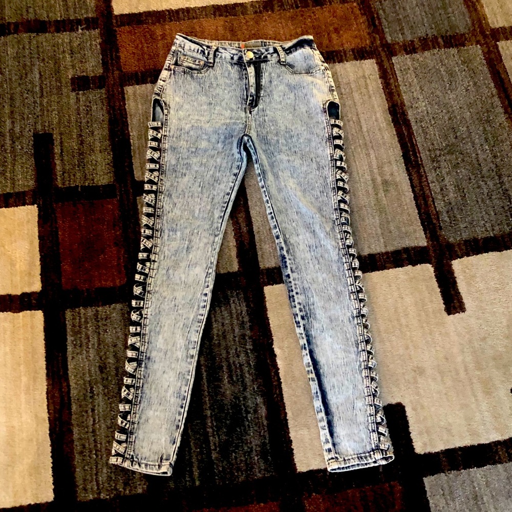 Criss Cross Side Cut Out Jeans | Acid Wash | 10